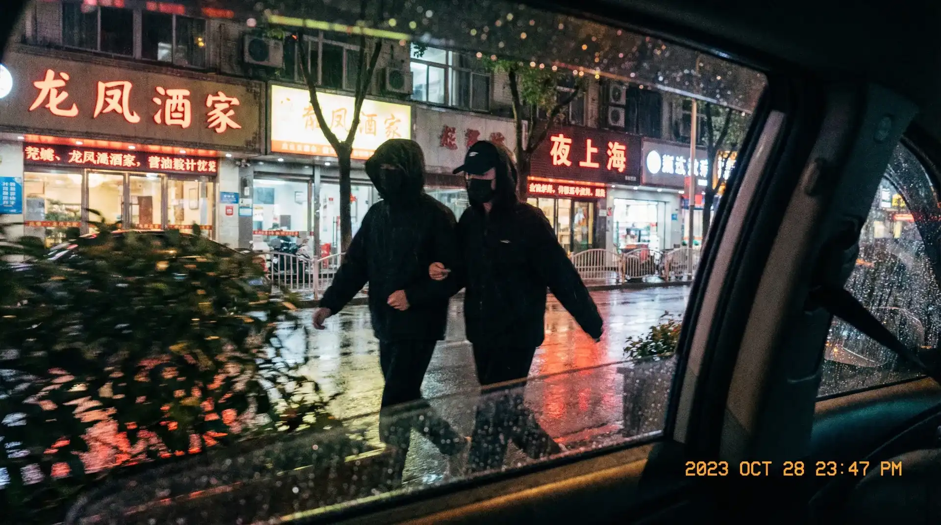 [黑料暗网最新] 黑料暗网资讯大全 - 热门黑料暗网传媒站 - 顶流明星深夜密会现场抓拍照片